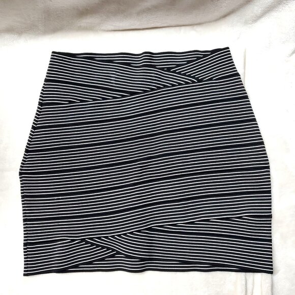 BCBG Max Azria Black & White Striped Bodycon Skirt Size L - Picture 2 of 11